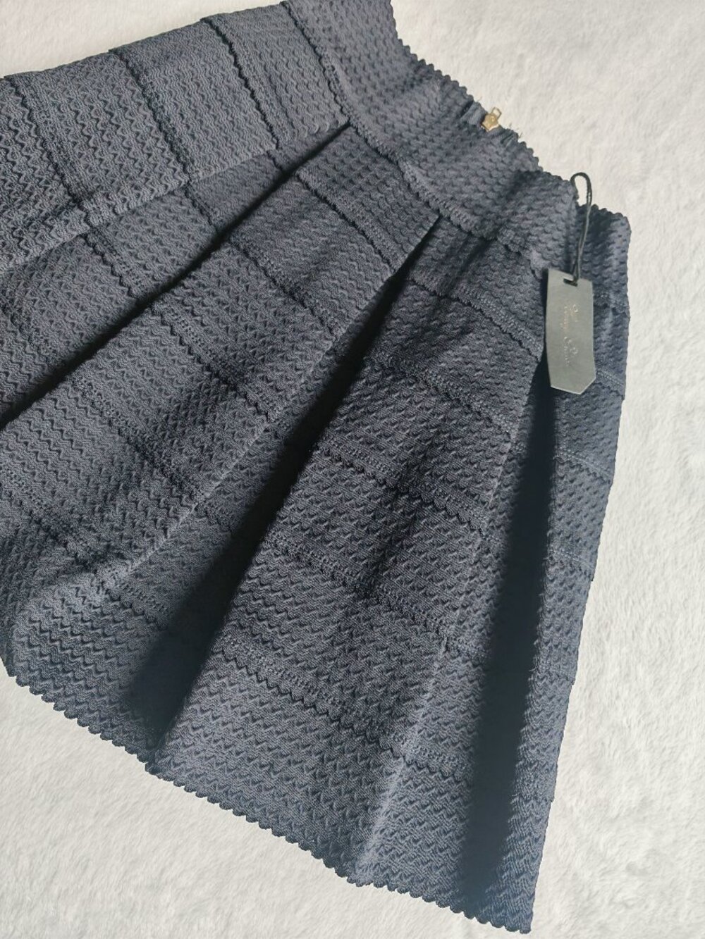 Honey Punch Navy Textured Mini Skirt Size S High Waist Pleated A-Line Gold Zip C - Picture 3 of 12